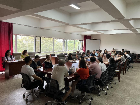 音乐与跳舞学院召开整个教职工会议