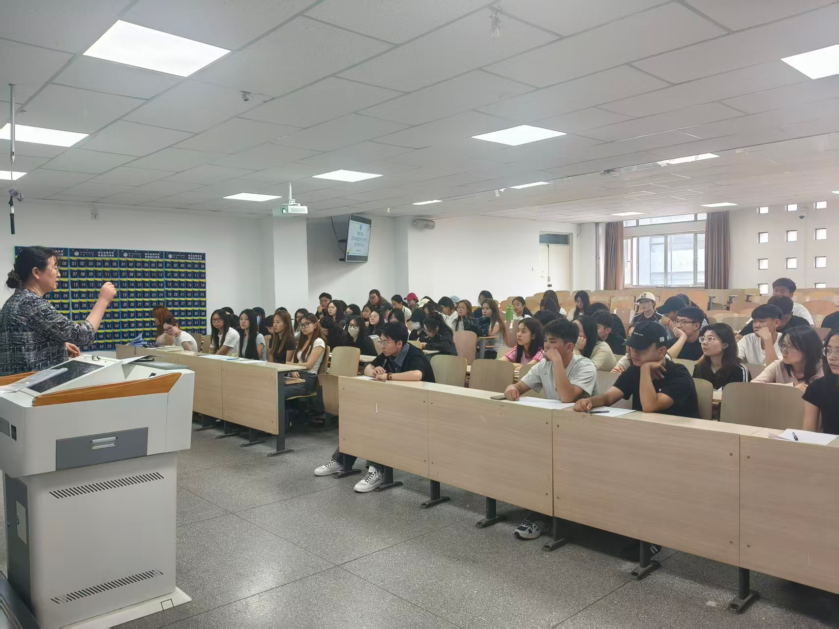 治理学院召开档案学专业实习带头大会